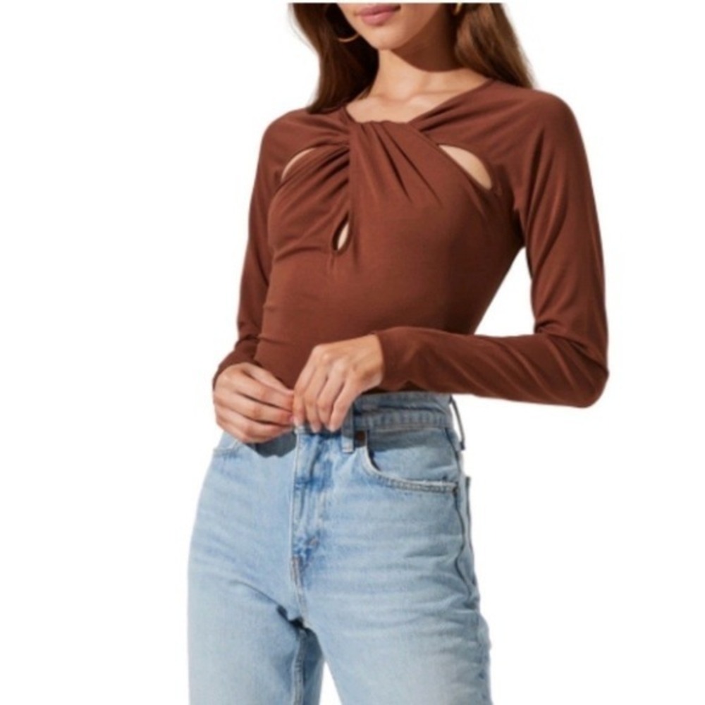 ASTR the Label Brown Twist Front Cutout‎ Long Sleeve Bodysuit Medium